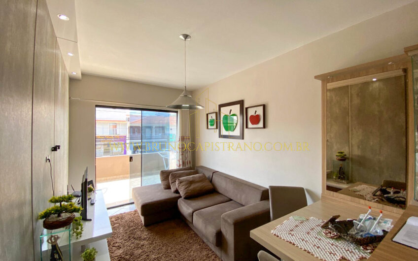 Casa com sala comercial em avenida
