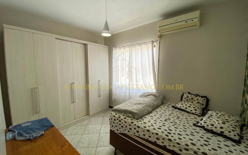 Casa com sala comercial em avenida