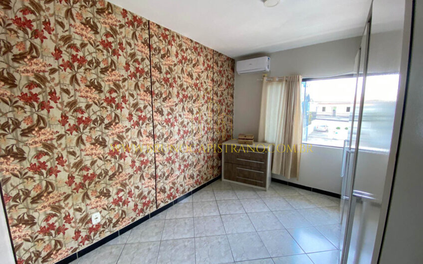 Casa com sala comercial em avenida