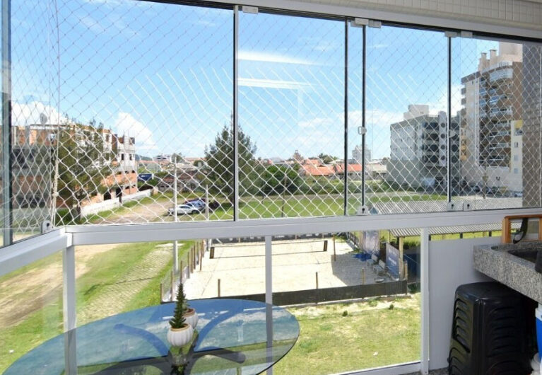 Apartamento semi mobiliado próximo a cancha no Mar Grosso